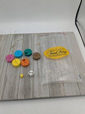 Hasbro Trivial Pursuit 1981 Game Replacement Pie Pieces Dice